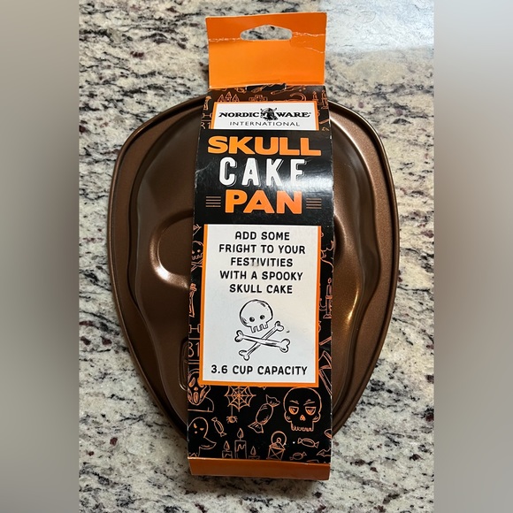 NWT Nordic Ware Skull Cake Pan 💀 - Picture 5 of 7